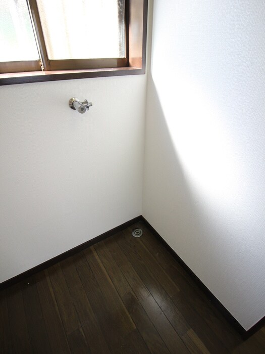 物件内観写真11　(洗濯機置場)