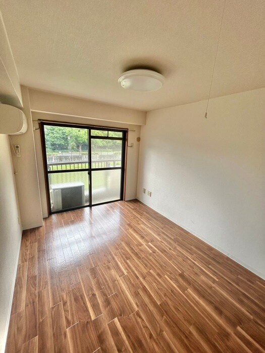 物件内観写真10　(室内からの展望)