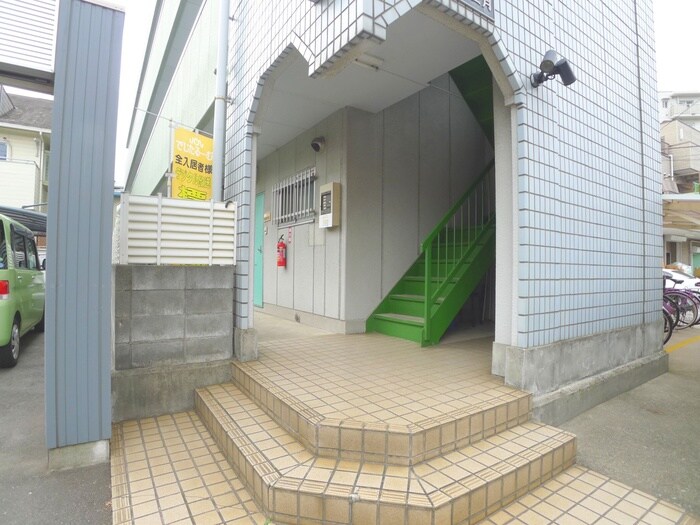 物件外観写真3　(エントランス部分)