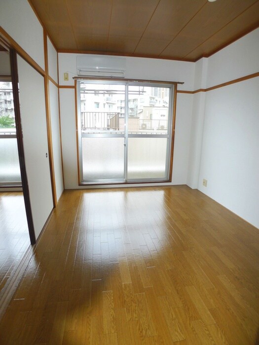 物件内観写真8　(室内からの展望)