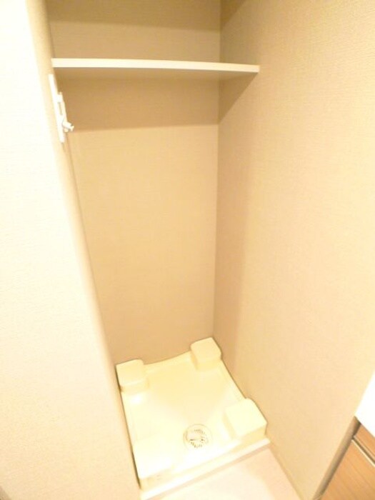 物件内観写真12　(洗濯機置場)