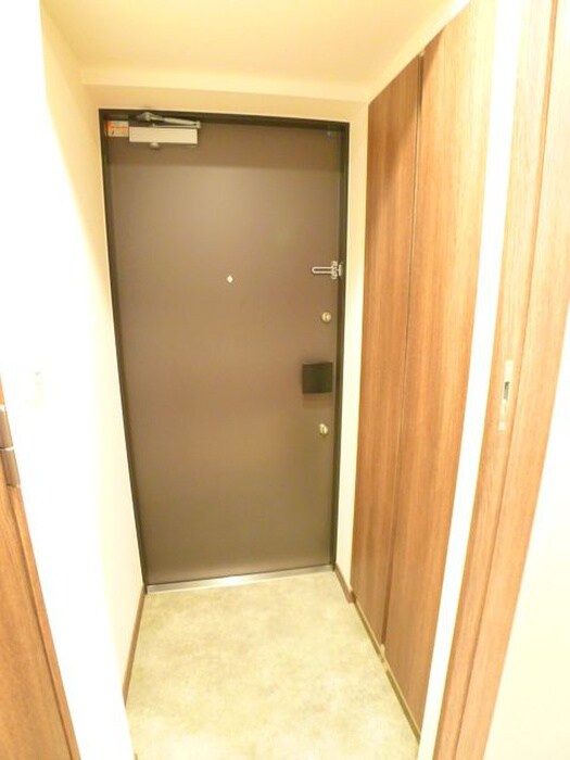 物件内観写真18　(玄関)