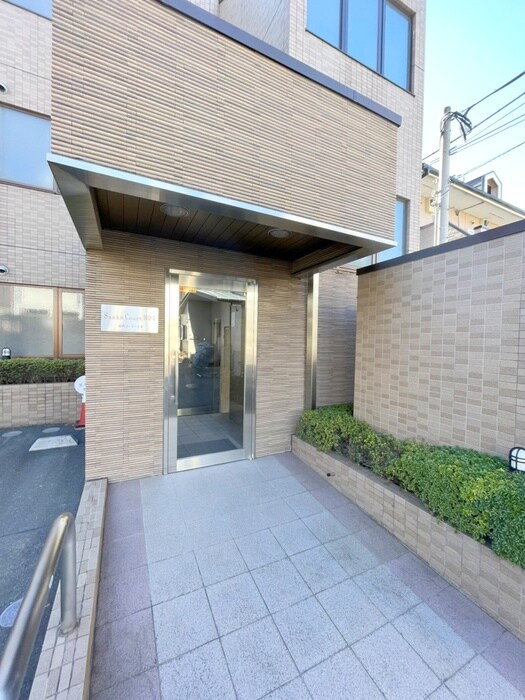 物件外観写真4　(エントランス部分)