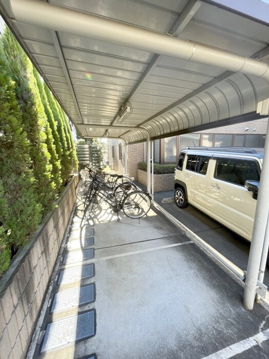 物件外観写真5　(駐輪場)