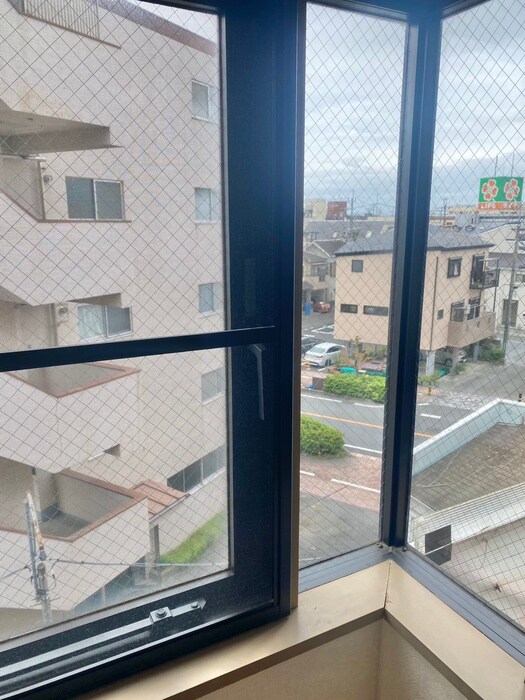 物件内観写真16　(室内からの展望)