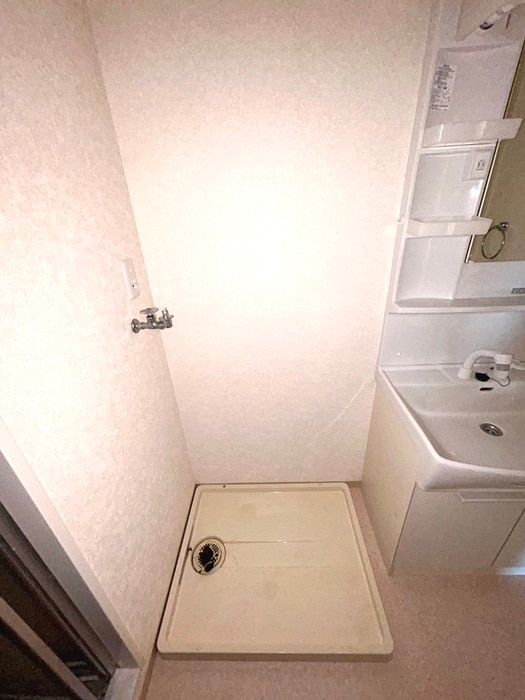 物件内観写真16　(洗濯機置場)