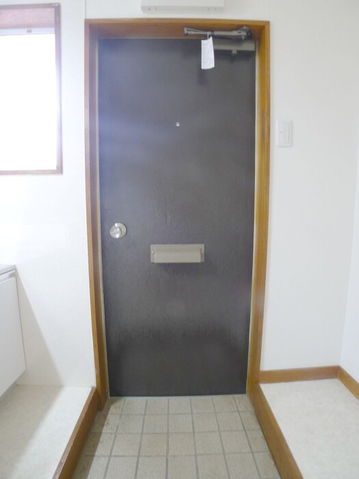 物件内観写真16　(玄関)
