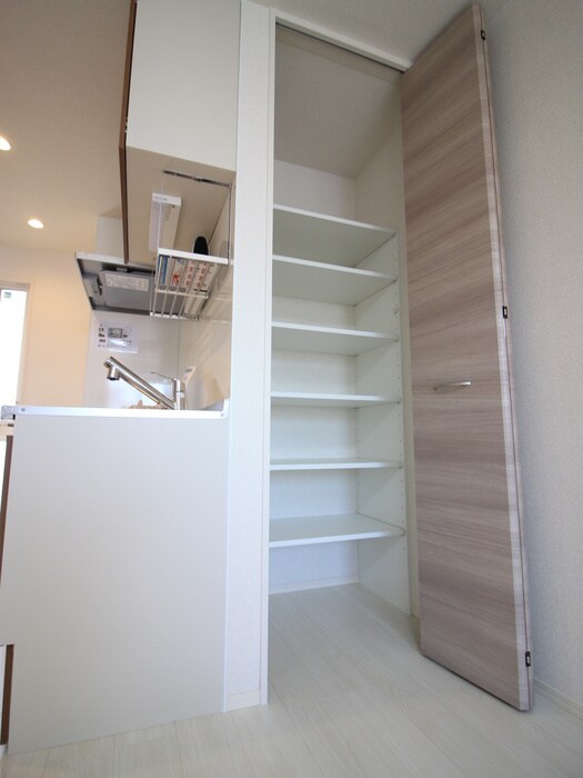 物件内観写真13　(収納)