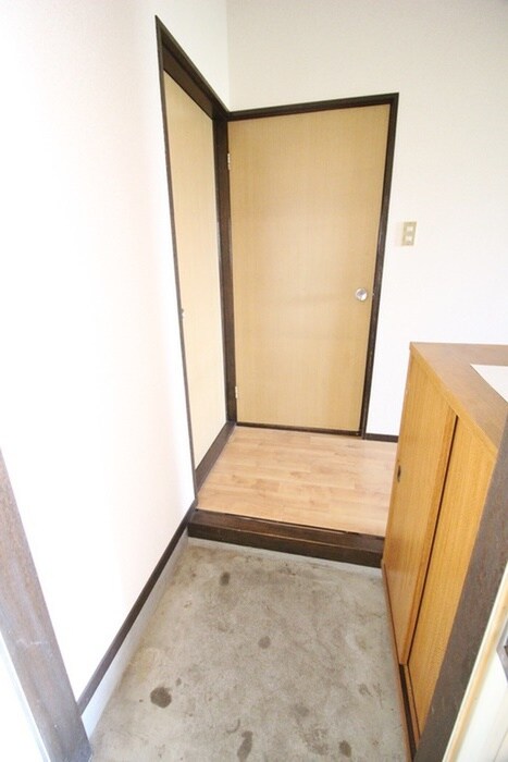 物件内観写真9　(玄関)