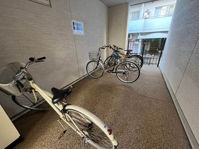 物件外観写真5　(駐輪場)