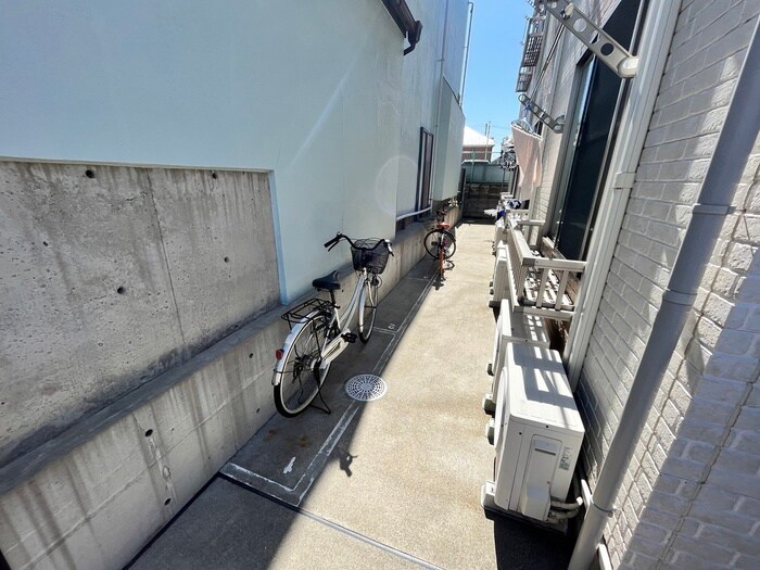 物件外観写真5　(駐輪場)