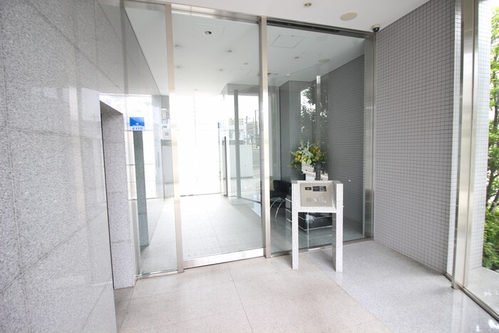 物件外観写真4　(エントランス部分)