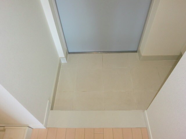 物件内観写真16　(玄関)