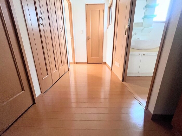 物件内観写真10　(廊下)
