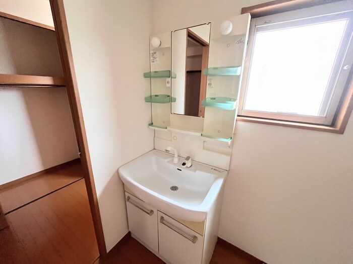 物件内観写真13　(洗面)