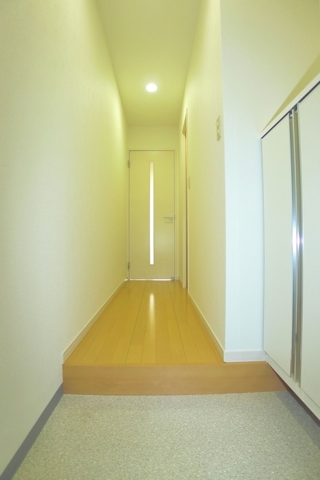 物件内観写真7　(玄関)