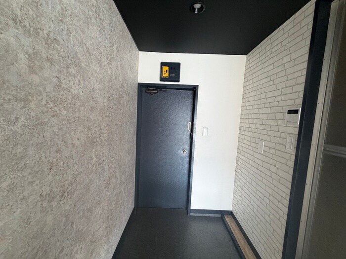 物件内観写真7　(玄関)