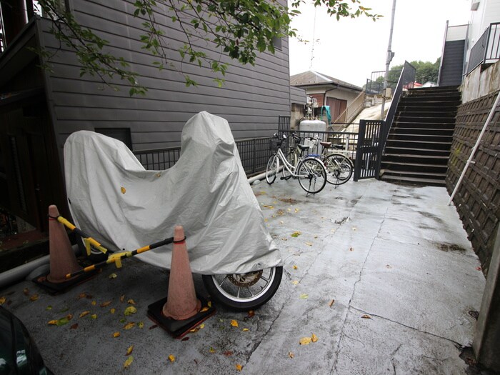 物件外観写真4　(駐輪場)