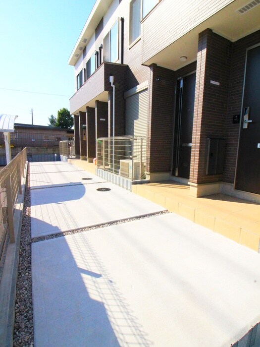 物件外観写真3　(エントランス部分)