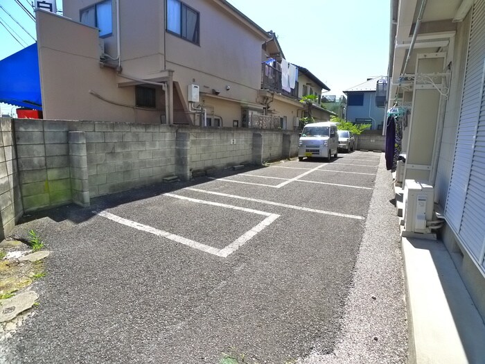 物件外観写真3　(駐車場)
