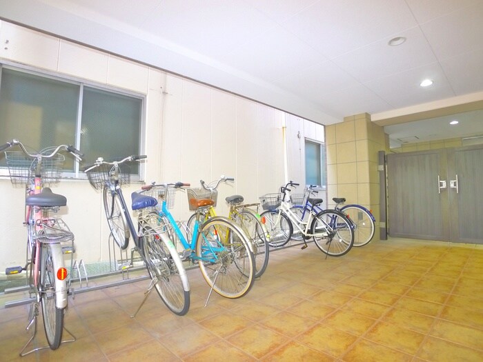 物件外観写真4　(駐輪場)