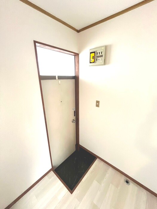 物件内観写真11　(玄関)