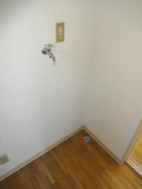 物件内観写真13　(洗濯機置場)