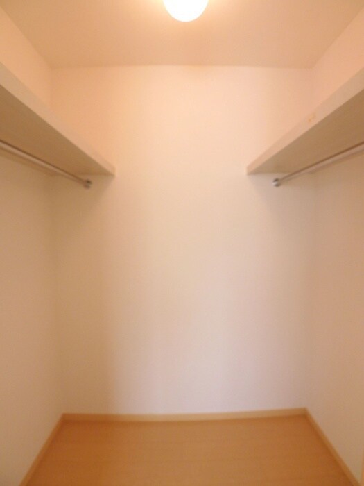 物件内観写真6　(収納)