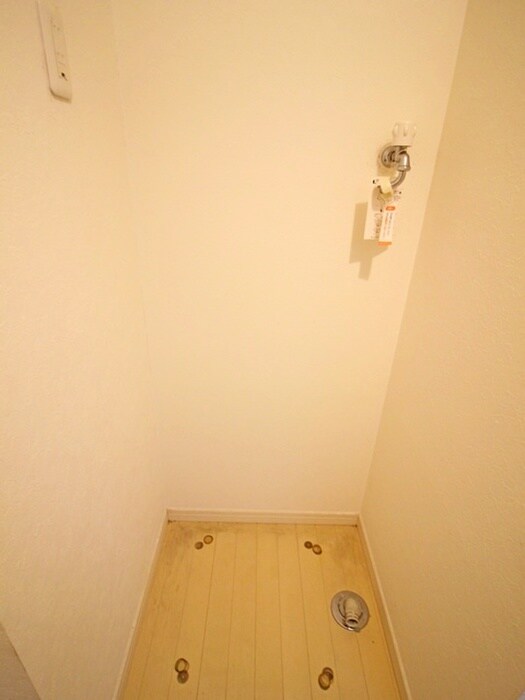 物件内観写真12　(洗濯機置場)