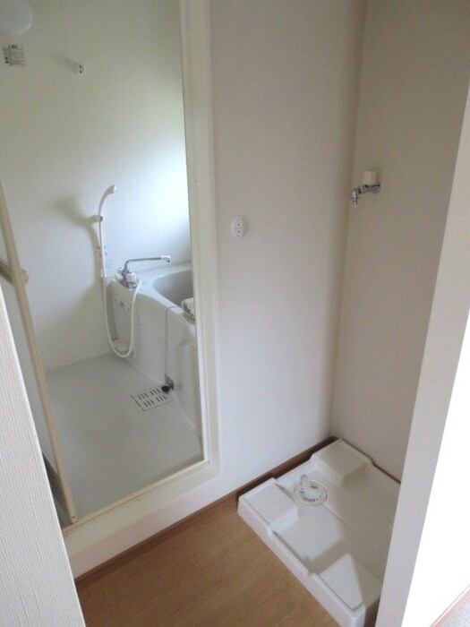 物件内観写真11　(洗濯機置場)