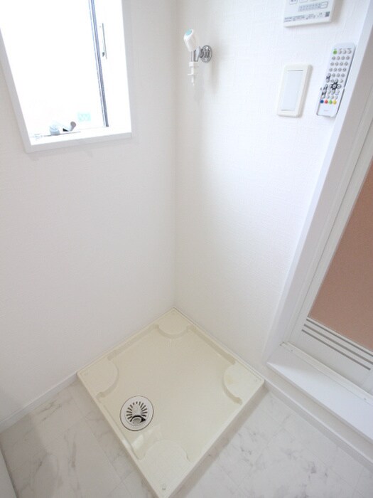 物件内観写真11　(洗濯機置場)