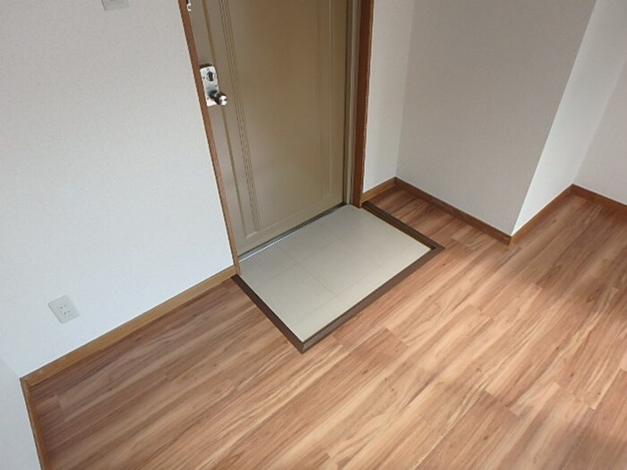 物件内観写真14　(玄関)