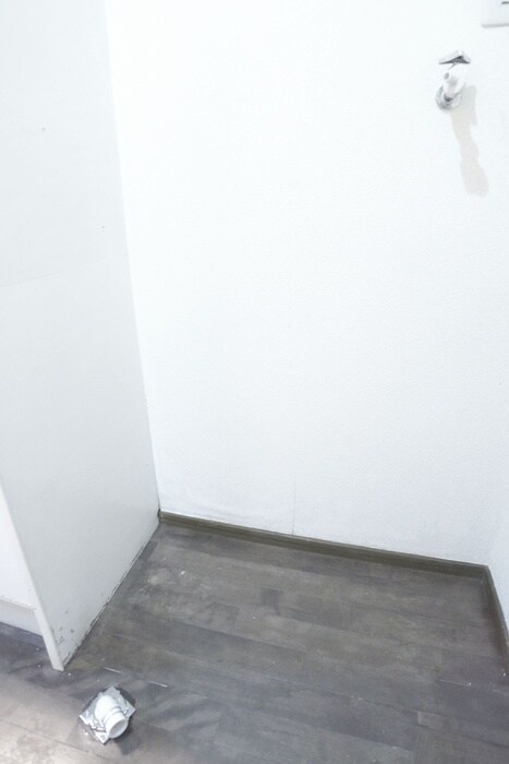 物件内観写真13　(洗濯機置場)