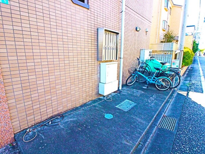 物件外観写真4　(駐輪場)