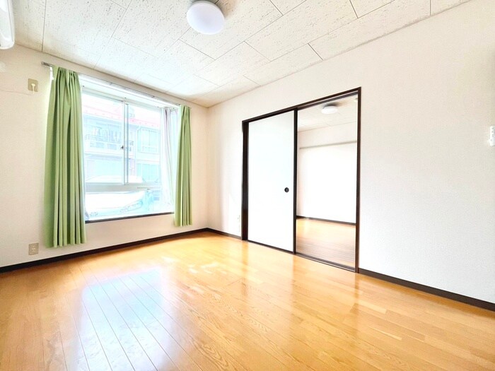 物件内観写真9　(居室)
