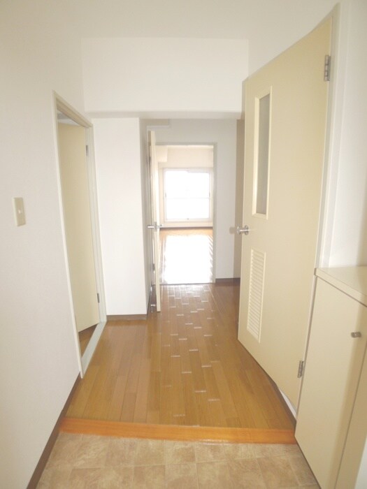 物件内観写真8　(玄関)