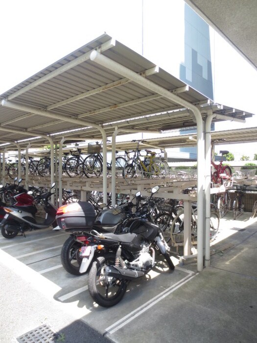 物件外観写真4　(駐輪場)