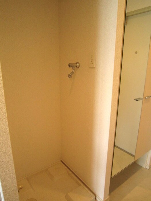 物件内観写真15　(洗濯機置場)