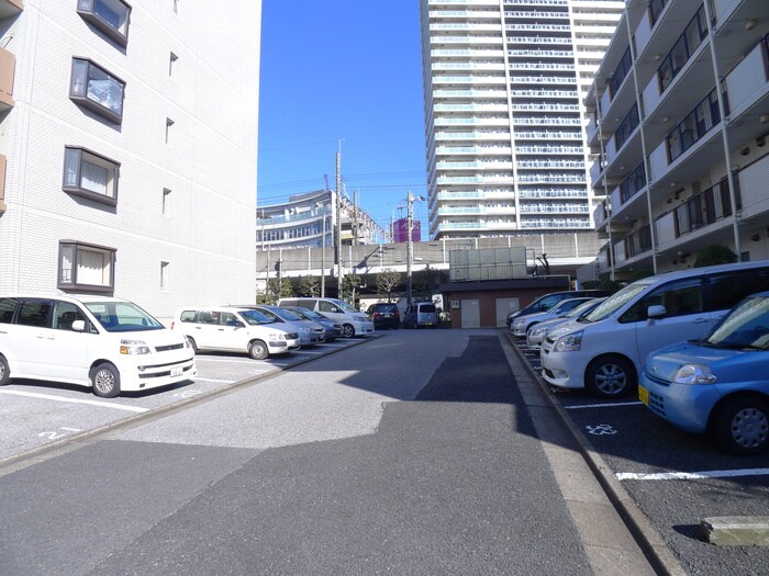 物件外観写真5　(駐車場)