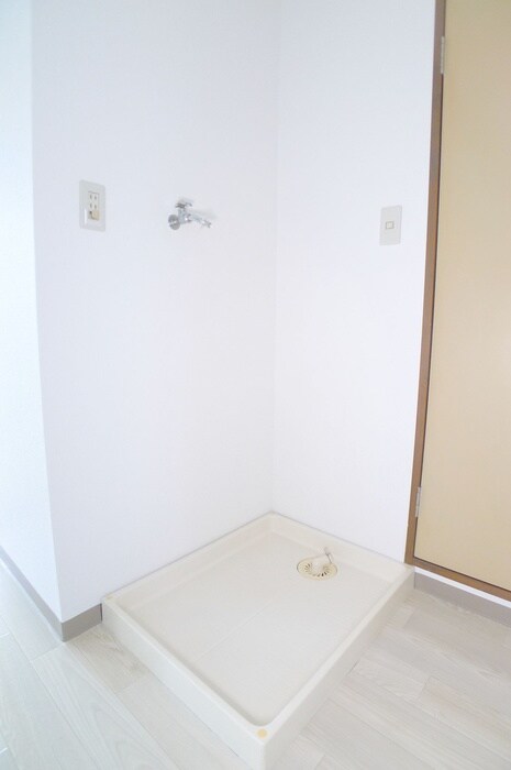 物件内観写真11　(洗濯機置場)