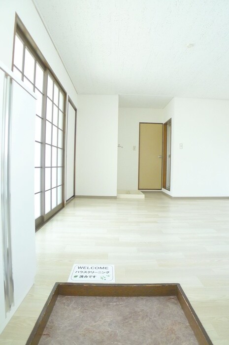 物件内観写真13　(玄関)