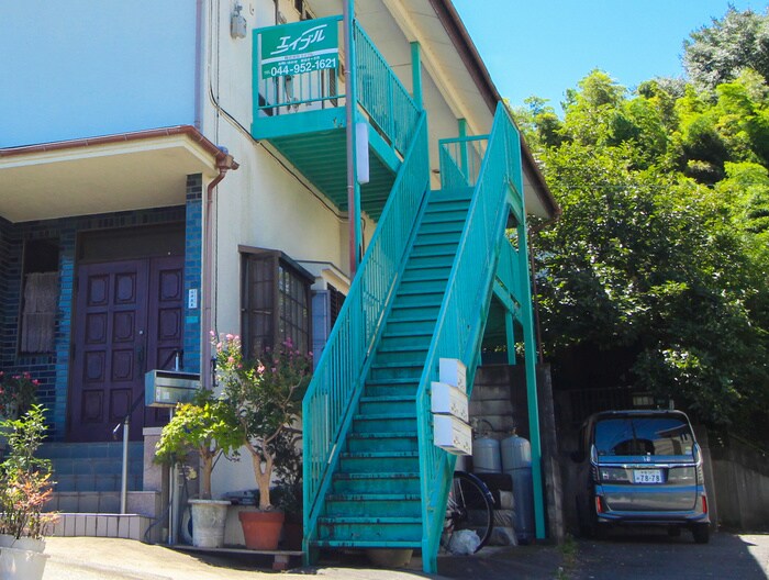 物件外観写真3　(エントランス部分)