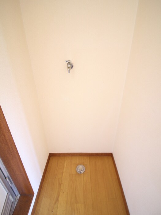 物件内観写真11　(洗濯機置場)