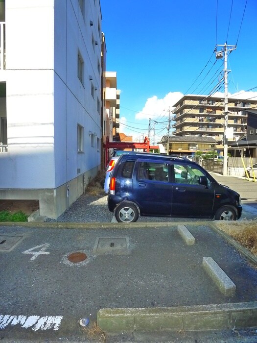 物件外観写真5　(駐車場)