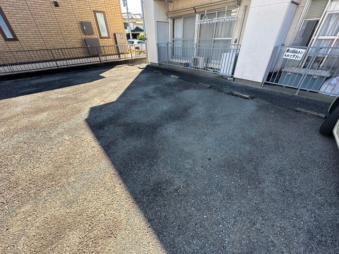物件外観写真4　(駐車場)