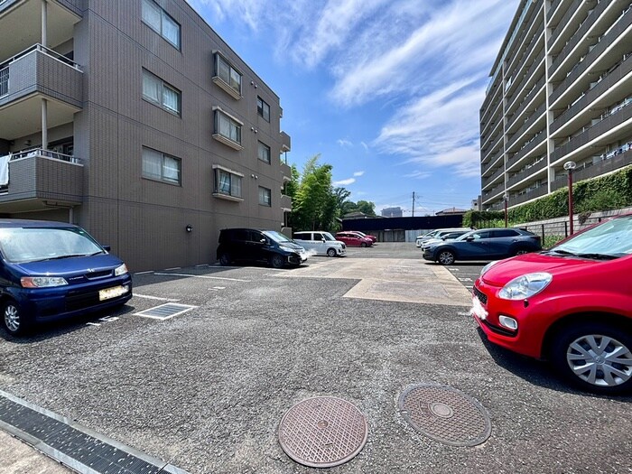 物件外観写真5　(駐車場)