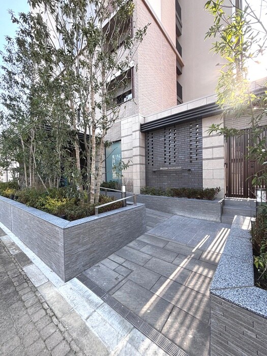 物件外観写真4　(エントランス部分)