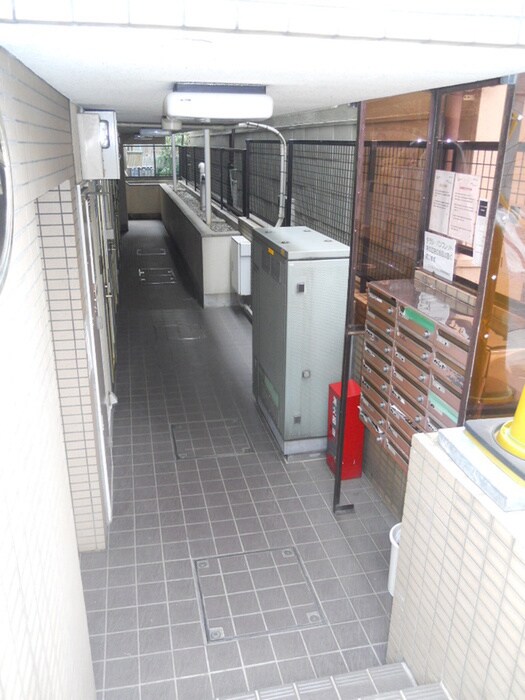 物件外観写真3　(エントランス部分)