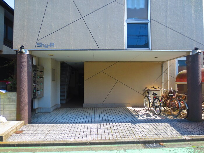 物件外観写真3　(エントランス部分)