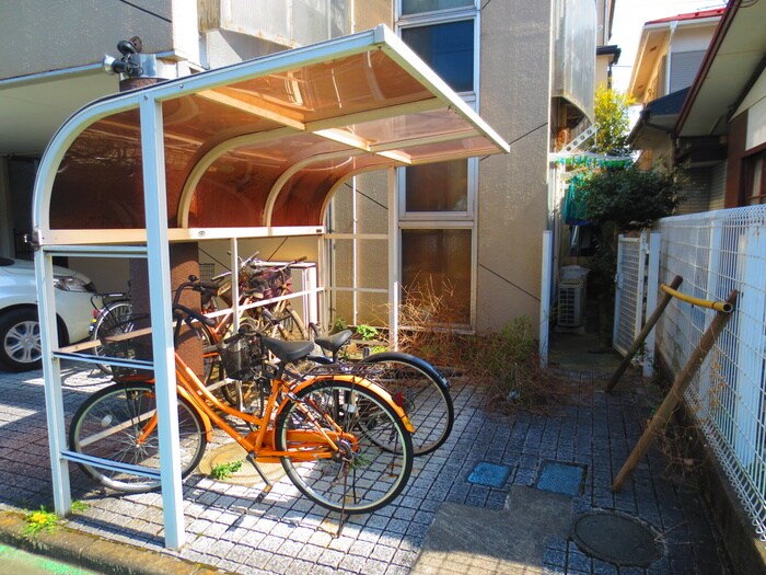 物件外観写真4　(駐輪場)
